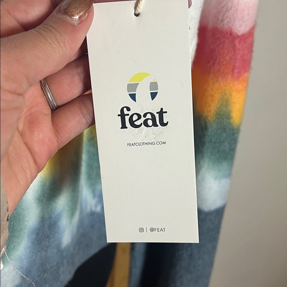 FEAT BlanketBlend Crop Hoodie - Picture 9 of 10